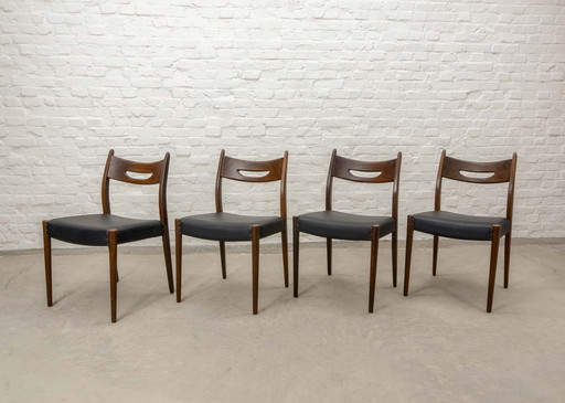 Set van vier eetkamerstoelen van teakhout en zwart kunstleer in de stijl van Webe, jaren 1960