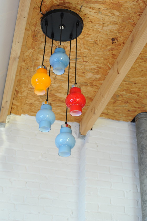 Image 1 of Kleurrijke vintage cascade hanglamp met 5 glazen kelken