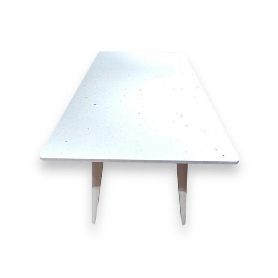 Image 1 of TipToe New Modern tafel