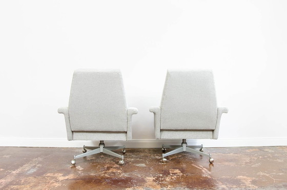 Image 1 of Paar fauteuils van Up Závody op metalen wielen, Tsjecho-Slowakije, 1970