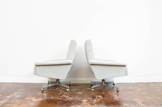Image 1 of Paar fauteuils van Up Závody op metalen wielen, Tsjecho-Slowakije, 1970