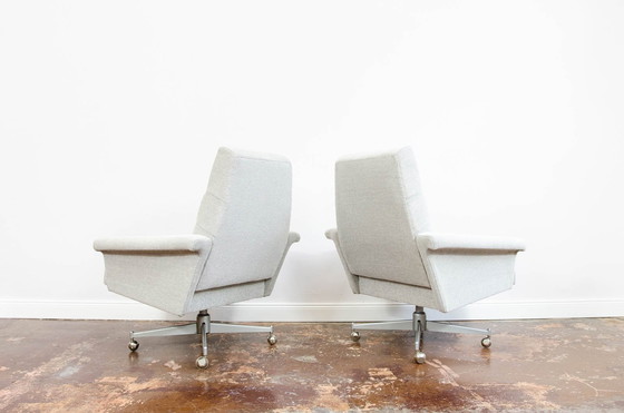 Image 1 of Paar fauteuils van Up Závody op metalen wielen, Tsjecho-Slowakije, 1970