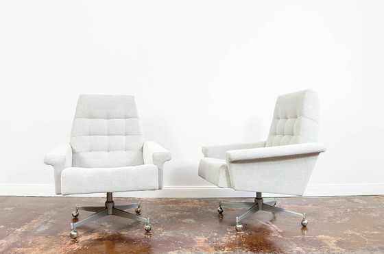 Image 1 of Paar fauteuils van Up Závody op metalen wielen, Tsjecho-Slowakije, 1970