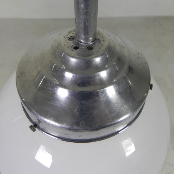 Image 1 of Oude Schoollamp Met Glazen Bol In Opaalglas, Jaren 30