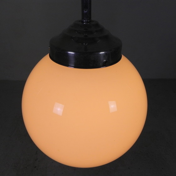 Image 1 of Oude Schoollamp Met Glazen Bol In Opaalglas, Jaren 30