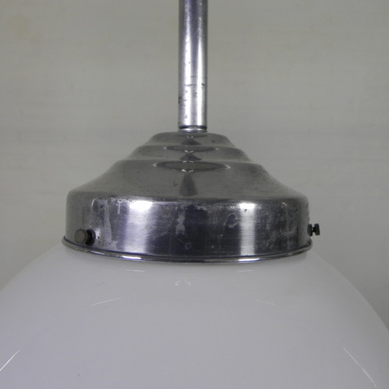 Image 1 of Oude Schoollamp Met Glazen Bol In Opaalglas, Jaren 30