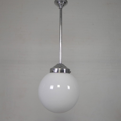 Oude Schoollamp Met Glazen Bol In Opaalglas, Jaren 30