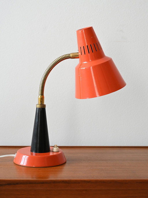 Vintage 1960S Oranje Tafellamp | Retro Metalen Bureaulamp Met Verstelbare Messing Arm | Mid Century Modern Ontwerp