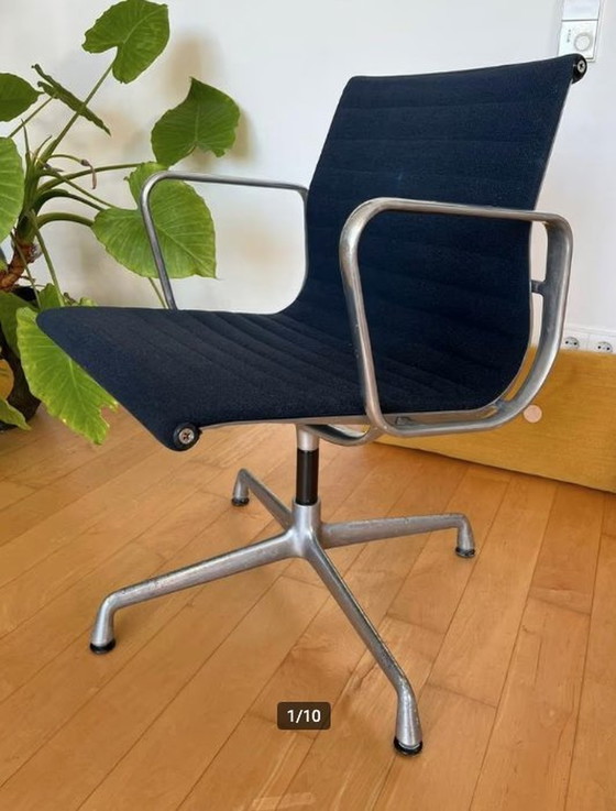 Image 1 of Vitra Eames Ea108 Stoel