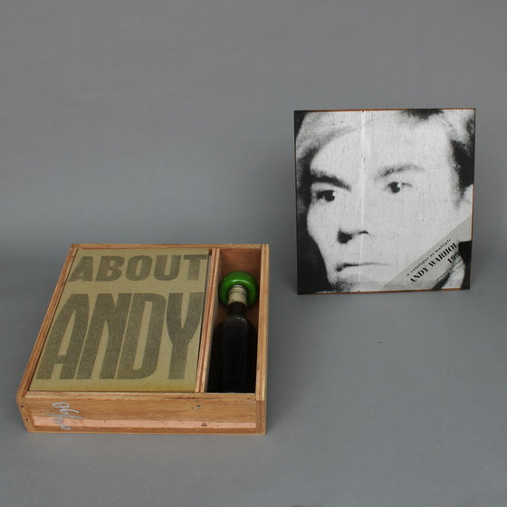 Image 1 of Andy Warhol - A catalogue as multiple - 1992 - Nat Finkelstein - genummerde editie van 200 exemplaren