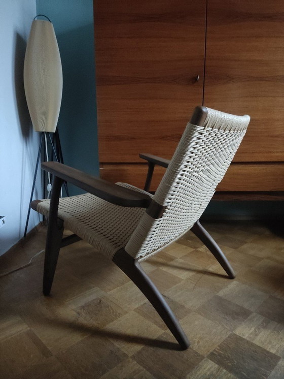 Image 1 of CH25 | Loungestoel - Geolied Notenhout - Hans J. Wegner