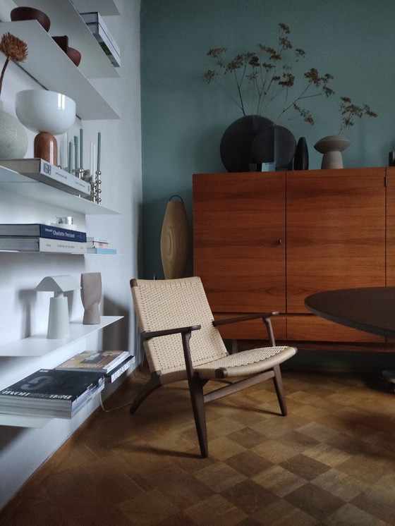 Image 1 of CH25 | Loungestoel - Geolied Notenhout - Hans J. Wegner