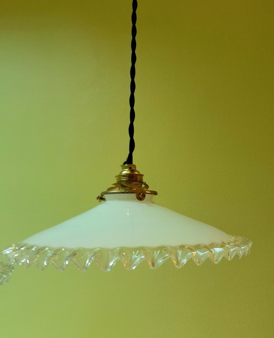 Image 1 of 2X Vintage Opaline Hangende Armaturen in reliëf