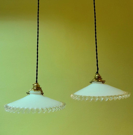 2X Vintage Opaline Hangende Armaturen in reliëf