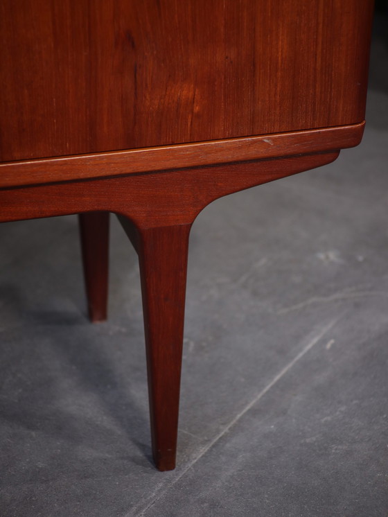 Image 1 of Dressoir Deens design teak