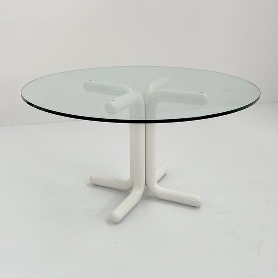 Image 1 of Witte mollige eettafel met glazen blad, 1980S