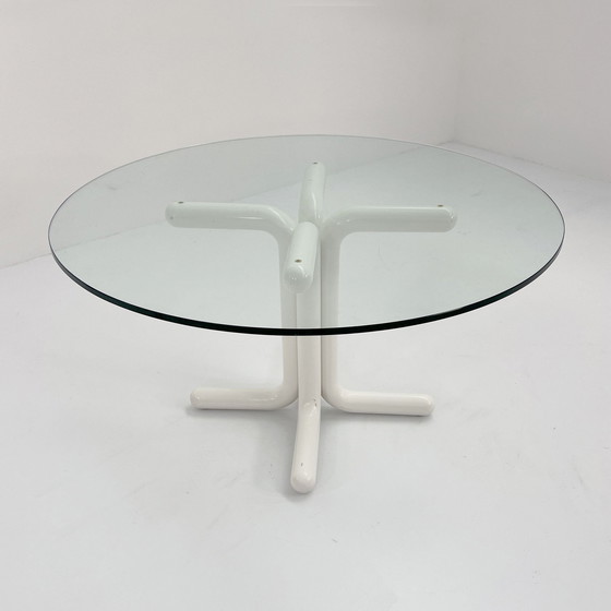 Image 1 of Witte mollige eettafel met glazen blad, 1980S