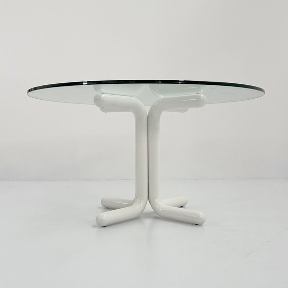 Image 1 of Witte mollige eettafel met glazen blad, 1980S