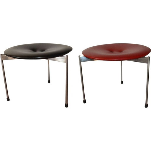 Paar vintage rood en zwart vinyl krukjes van Uno & Östen Kristiansson voor Luxus 1962