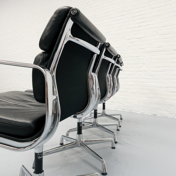 Image 1 of Eames Soft Pad Ea 207 Stoel Vitra