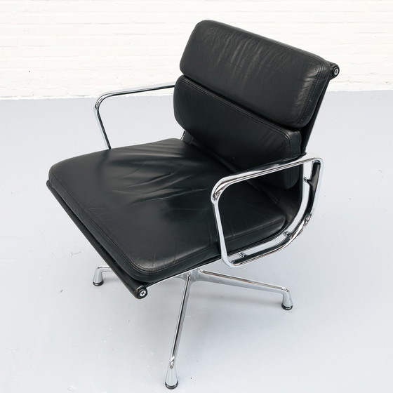 Image 1 of Eames Soft Pad Ea 207 Stoel Vitra