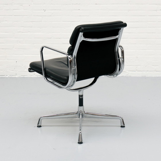 Image 1 of Eames Soft Pad Ea 207 Stoel Vitra