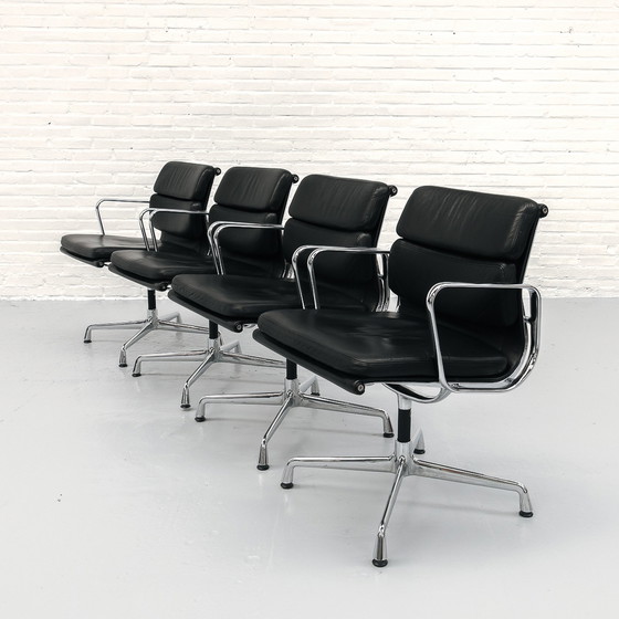 Image 1 of Eames Soft Pad Ea 207 Stoel Vitra