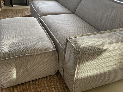 Designbank Van Fest Amsterdam – 3-Zits Edge Met Hocker In Polvere Beige Nieuwprijs: €2987,-