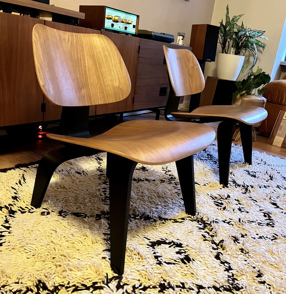 Image 1 of 2x Vitra Eames LCW stoel