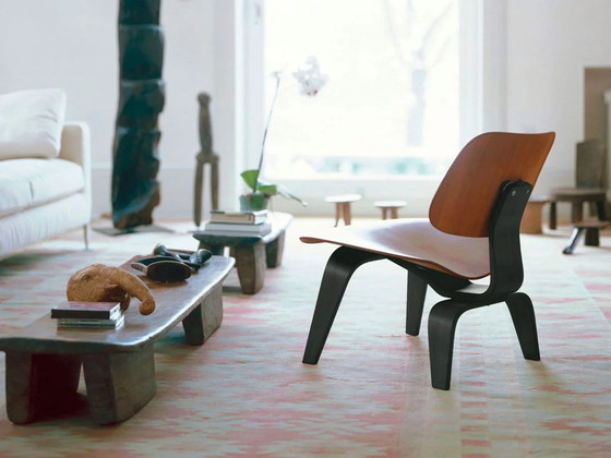 Image 1 of 2x Vitra Eames LCW stoel