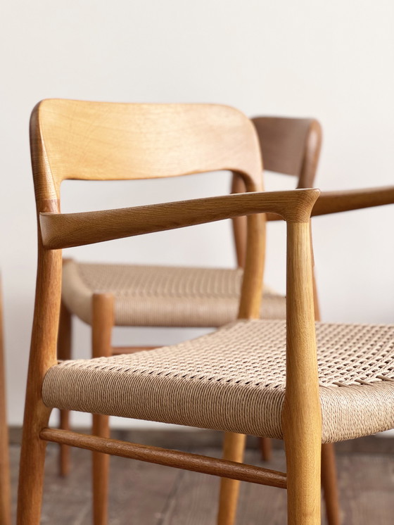 Image 1 of Mid Century Deense Model 56 en 75 stoelen in eikenhout van Niels O. Møller voor JL Møllers Meubelfabriek, 1950, set van 8