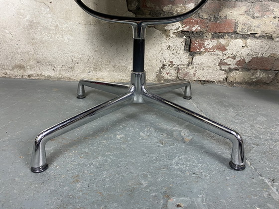 Image 1 of Vitra Aluminium Stoel EA 108 van Charles & Ray Eames