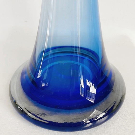 Image 1 of Vintage hoge glazen vaas blauw glashuys Breda