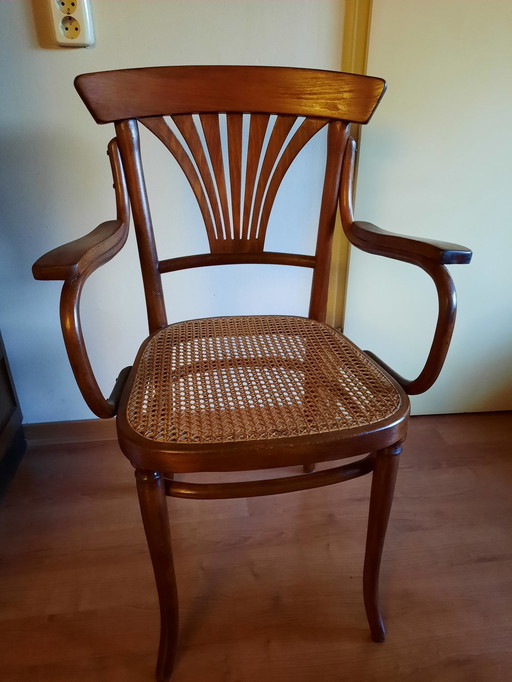 Thonet Stoel Met Armleuning Model 221