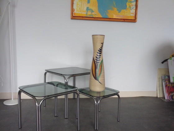 Image 1 of Vintage bijzettafels bijzettafels chroom getint glas blad