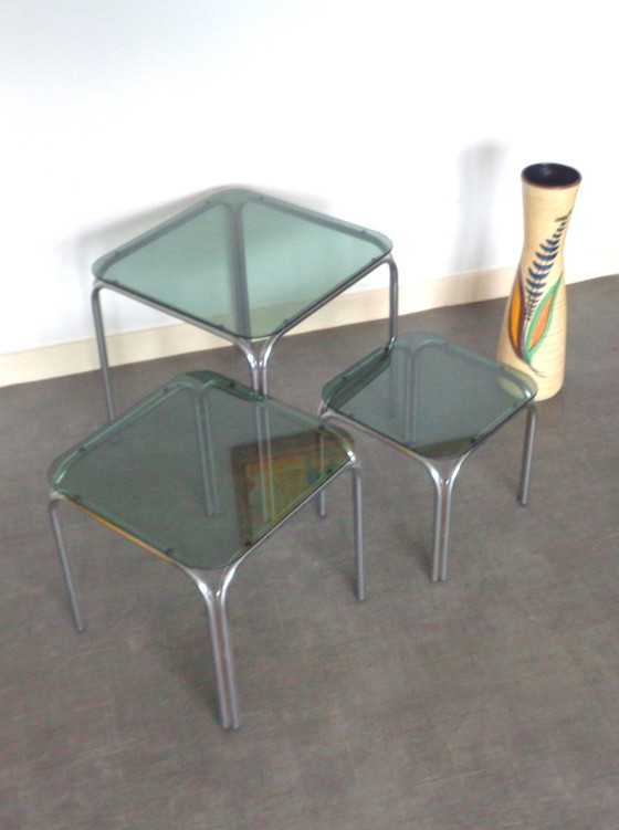 Image 1 of Vintage bijzettafels bijzettafels chroom getint glas blad