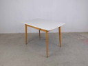 Vintage eettafel uit 1950, midden in de eeuw 