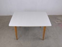 Vintage eettafel uit 1950, midden in de eeuw 