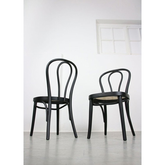 Image 1 of Paar vintage zwarte stoelen van Michael Thonet