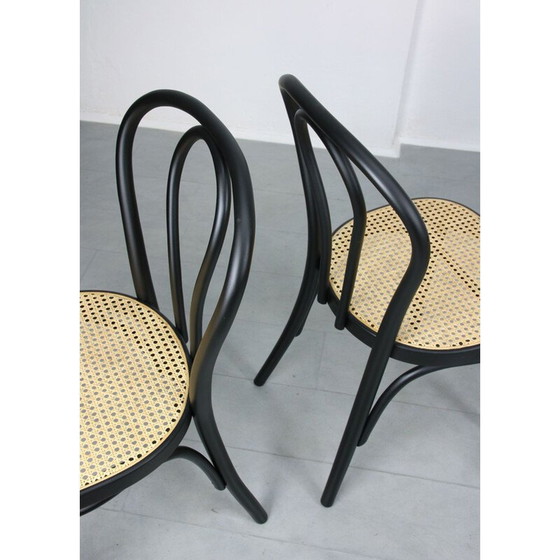 Image 1 of Paar vintage zwarte stoelen van Michael Thonet