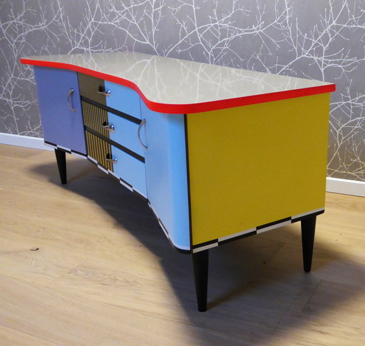 Vintage gekleurde ladekast