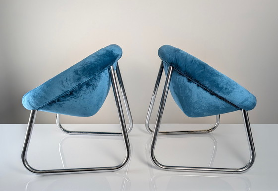 Image 1 of Paar Italiaanse fauteuils van chroom en blauw fluweel, 1970