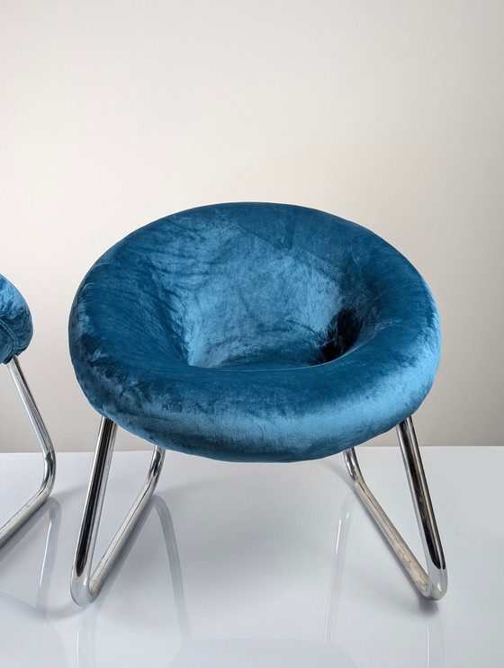 Image 1 of Paar Italiaanse fauteuils van chroom en blauw fluweel, 1970