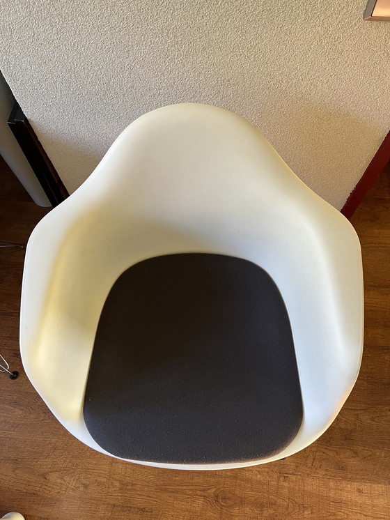 Image 1 of 6 vitra stoelen zo goed als nieuw