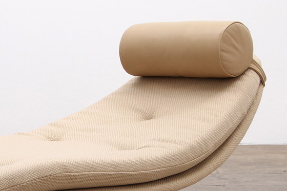 Image 1 of Vintage Lounge fauteuil opnieuw gestoffeerd jaren 60 in de style van Knoll.