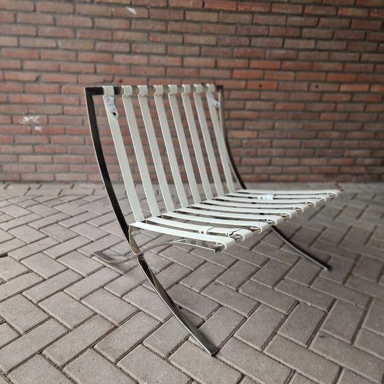 Image 1 of Hippe Fauteuil Opnieuw Gestoffeerd clone