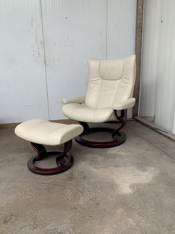 Image 1 of Stressless fauteuil + hocker