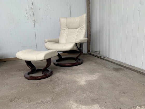 Image 1 of Stressless fauteuil + hocker