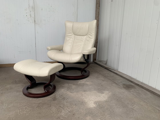 Image 1 of Stressless fauteuil + hocker