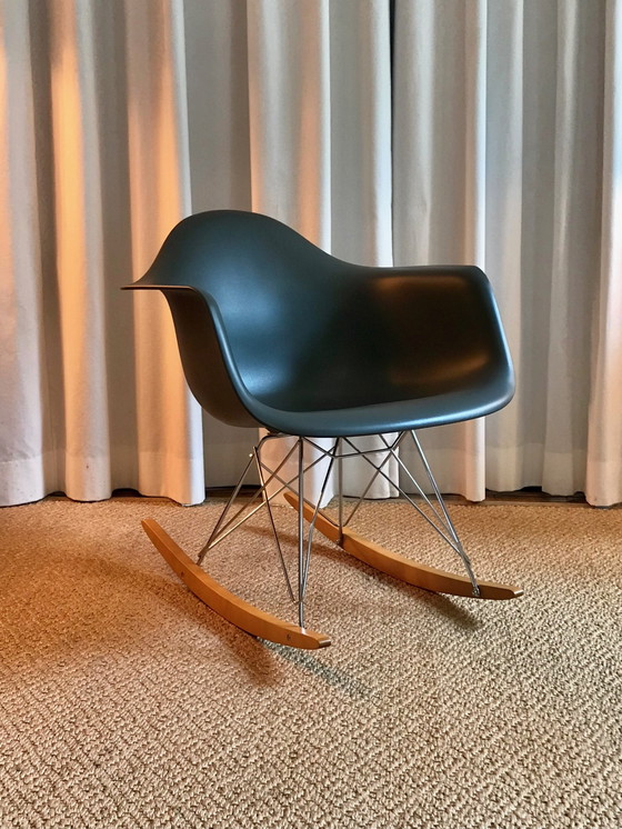 Image 1 of Eames Rar Re Schommelstoel Door Vitra